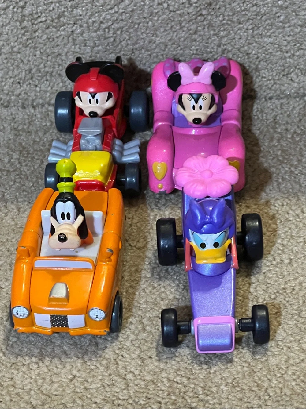 Disney Mickey Mouse Roadster die cast Goofy Daisy Duck Minnie  Race car